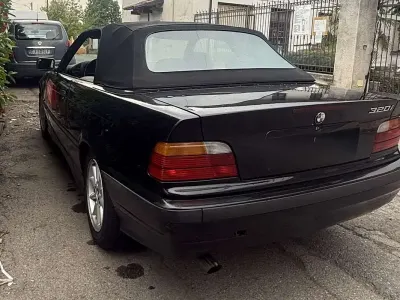 Usata BMW 320 Cabriolet 150 CV (110 kW) 1997 Nero Cabrio