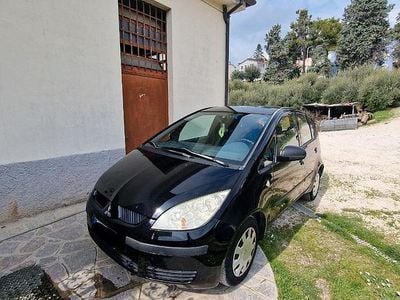 Usata Mitsubishi Colt Invite 95 CV (69 kW) 2005 Nero Utilitaria