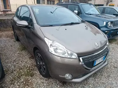 Usata Peugeot 208 Allure 82 CV (60 kW) 2013 Grigio Utilitaria