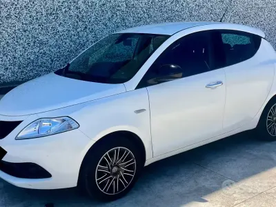 Usata Lancia Ypsilon Gold 69 CV (50 kW) 2019 Bianco Utilitaria