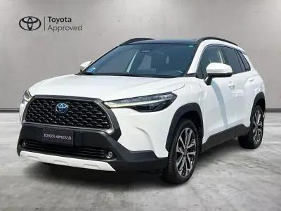Usata Toyota Corolla Cross Lounge 197 CV (144 kW) 2022 Super white SUV