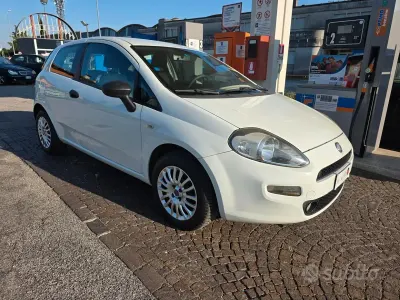Usata Fiat Grande Punto 75 CV (55 kW) 2014 Bianco Utilitaria
