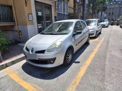 Usata Renault Clio II 98 CV (72 kW) 2006 Grigio Berlina