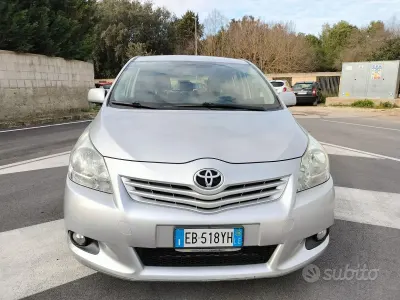 Gebraucht Toyota Verso Sol 126 PS (92 kW) 2010 Grau Van / Kleinbus
