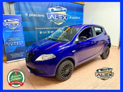 Begagnad Lancia Ypsilon 80 HK (58 kW) 2014 Blå Halvkombi