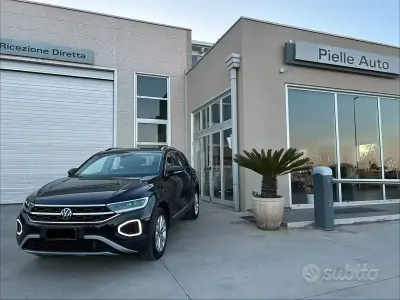 Usata VW T-Roc Style 150 CV (110 kW) 2023 Nero SUV