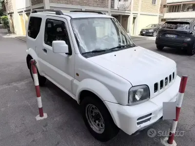Usata Suzuki Jimny 82 CV (60 kW) 2011 Bianco SUV