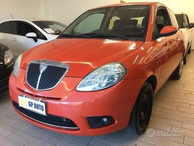 Begagnad Lancia Ypsilon 75 HK (55 kW) 2008 Orange Halvkombi