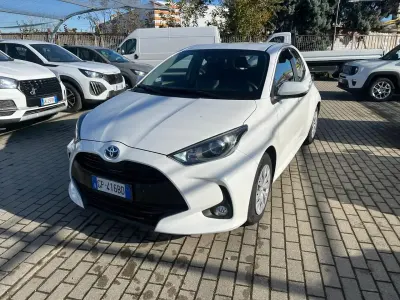 Usata Toyota Yaris Business Edition 73 CV (53 kW) 2023 Bianco Utilitaria