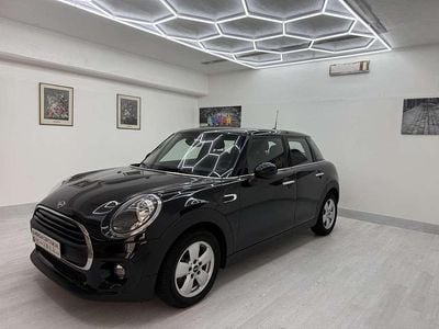 Begagnad Mini One D Business 95 HK (69 kW) 2019 Svart Halvkombi