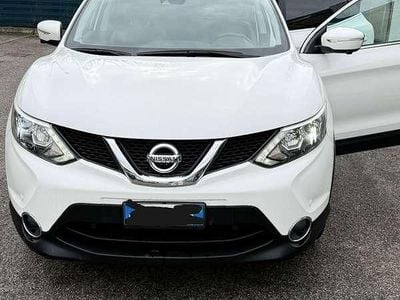 Usata 2014 Nissan Qashqai Tekna SUV | 11.200 € (Molto cara)