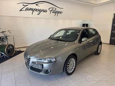 Begagnad Alfa Romeo 147 Exclusive 120 HK (88 kW) 2006 Grå Halvkombi