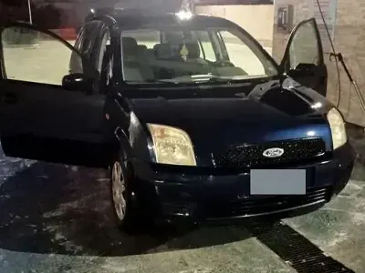 Usata Ford Fusion 68 CV (50 kW) 2004 Bluazzurro Utilitaria