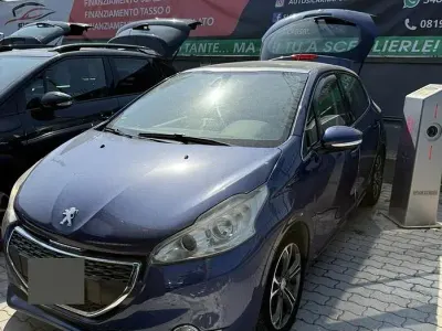 Usata Peugeot 208 Allure 68 CV (50 kW) 2013 Bluazzurro Utilitaria