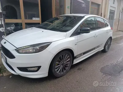 Usata Ford Focus ST-Line 120 CV (88 kW) 2017 Bianco Berlina