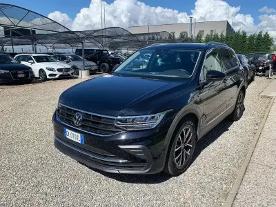 Gebraucht VW Tiguan Life 150 PS (110 kW) 2022 Schwarz SUV