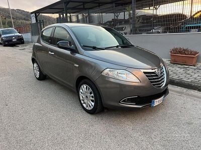 Usata Lancia Ypsilon Platinum 69 CV (50 kW) 2015 Grigio Utilitaria
