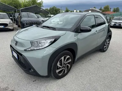 Usata Toyota Aygo X Trend 72 CV (52 kW) 2025 Verde SUV