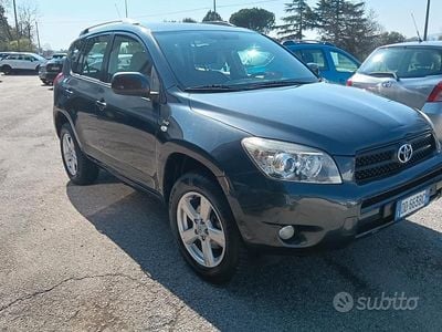 Usata Toyota RAV4 136 CV (100 kW) 2006 Grigio SUV