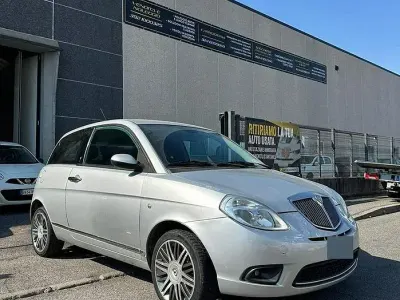 Usata Lancia Ypsilon 60 CV (44 kW) 2009 Grigio Utilitaria
