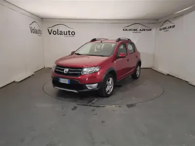 Usata Dacia Sandero Prestige 90 CV (66 kW) 2014 Rosso SUV