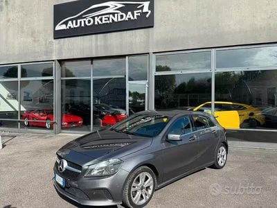 Usata Mercedes A180 122 CV (89 kW) 2017 Grigio Berlina
