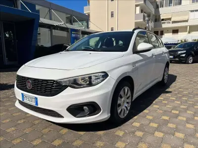 Usata Fiat Tipo Easy 120 CV (88 kW) 2017 Bianco pastello Station wagon