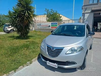 Usata Lancia Ypsilon Gold 95 CV (69 kW) 2015 Grigio Utilitaria