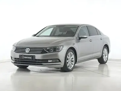 Usata VW Passat Business 120 CV (88 kW) 2017 Argento Berlina