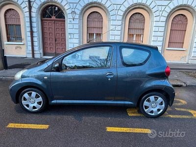 Usata Toyota Aygo 68 CV (50 kW) 2005 Grigio Utilitaria