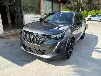 Usata Peugeot 2008 Allure 131 CV (96 kW) 2023 Grigio scuro SUV