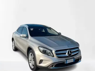 Usata Mercedes GLA200 136 CV (100 kW) 2016 Grigio SUV