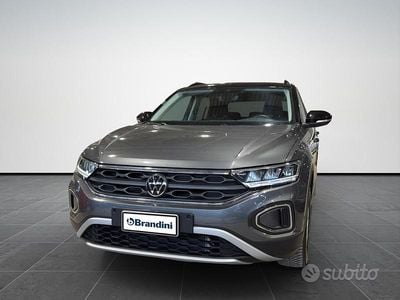 Usata VW T-Roc Life 116 CV (85 kW) 2023 Grigio SUV