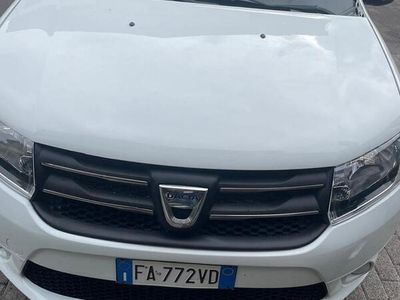 usata Dacia Sandero diesel con motore nuovo fatturabile