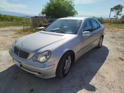 Usata Mercedes C220 Avantgarde 143 CV (105 kW) 2003 Argento Berlina