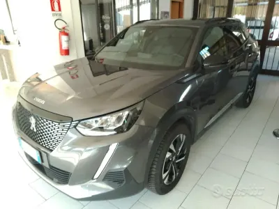Usata Peugeot 2008 Allure 101 CV (74 kW) 2023 Grigio SUV