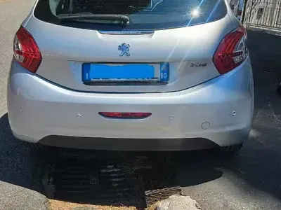 Usata Peugeot 208 Active 68 CV (50 kW) 2015 Grigio Utilitaria
