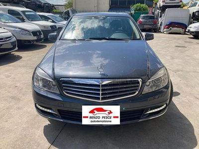 Usado Mercedes C200 Avantgarde 136 CV (100 kW) 2010 Negro Berlina