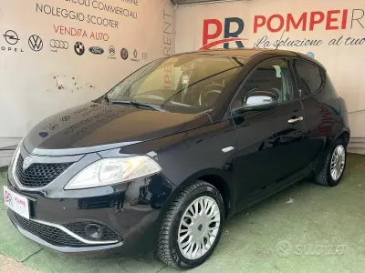 Usata Lancia Ypsilon Gold 95 CV (69 kW) 2017 Nero Utilitaria