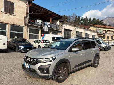 Usata Dacia Jogger Essentiel 101 CV (74 kW) 2023 Grigio Monovolume