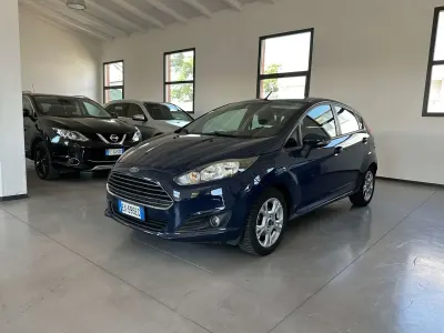 Usata Ford Fiesta Business Edition 75 CV (55 kW) 2014 Blu/azzurro Utilitaria
