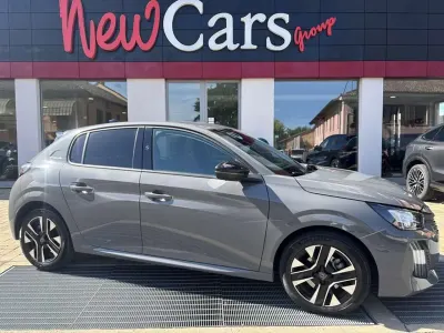 Usata Peugeot 208 Allure 101 CV (74 kW) 2025 Grigio Utilitaria