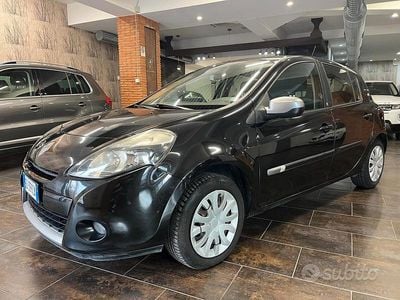 Usata Renault Clio II Dynamique 75 CV (55 kW) 2010 Nero Berlina
