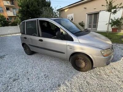 Usata Fiat Multipla 103 CV (75 kW) 2005 Grigio Monovolume