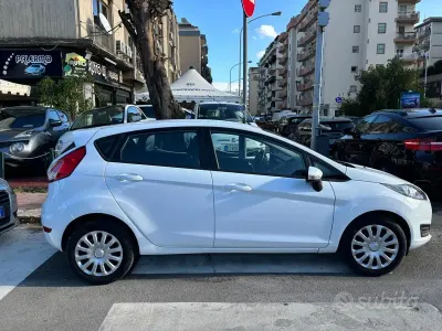 Usata Ford Fiesta 92 CV (67 kW) 2017 Bianco Utilitaria