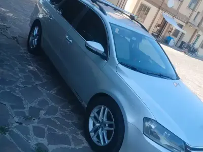 Usata VW Passat 105 CV (77 kW) 2011 Grigio Station wagon