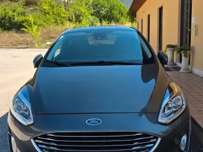 Usata Ford Fiesta Titanium 86 CV (63 kW) 2018 Grigio Utilitaria