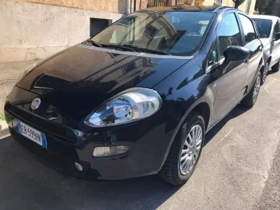 Usata Fiat Punto Street 69 CV (50 kW) 2015 Blu/azzurro Utilitaria