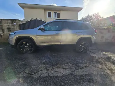 Usata Jeep Cherokee Longitude 185 CV (136 kW) 2016 Argento SUV