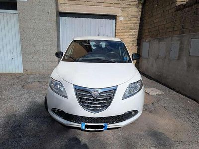 Usata Lancia Ypsilon 60 CV (44 kW) 2016 Bianco Utilitaria